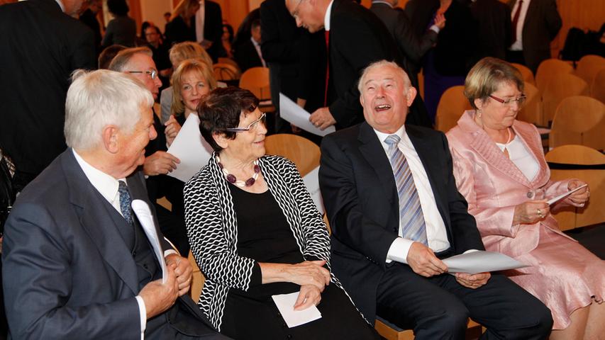 Der 70-jährige CSU-Politiker war von 2007 bis 2008 ein eher glückloser bayerischer Ministerpräsident. Doch zuvor galt er 14 Jahre lang als Innenminister des Freistaats als einer der profiliertesten Innen- und Sicherheitspolitiker in Deutschland. Beckstein schienen die Worte Schilys jedenfalls gefallen zu haben.