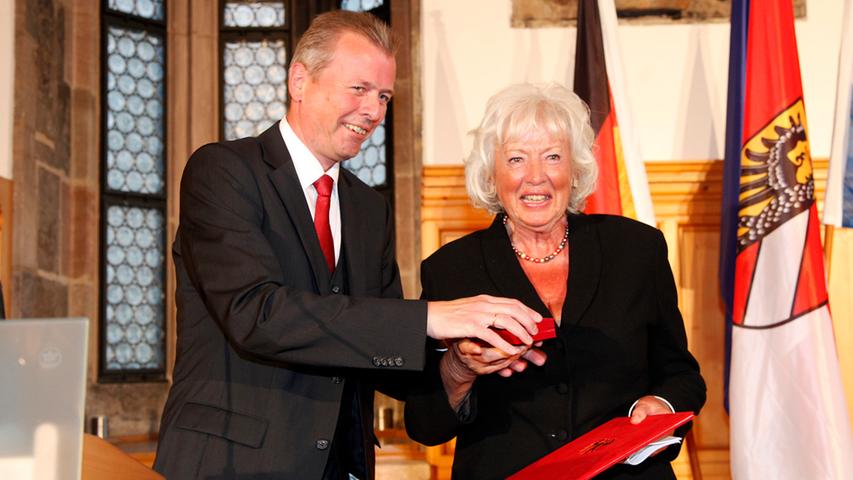 Höhepunkt von Schmidts Karriere war die Zeit als Bundesfamilienministerin im zweiten Kabinett des SPD-Bundeskanzlers Gerhard Schröder (2002–2005). Zuvor war sie Vizepräsidentin des Deutschen Bundestages (1990–1994) und Landesvorsitzende der bayerischen SPD (1991–2000).