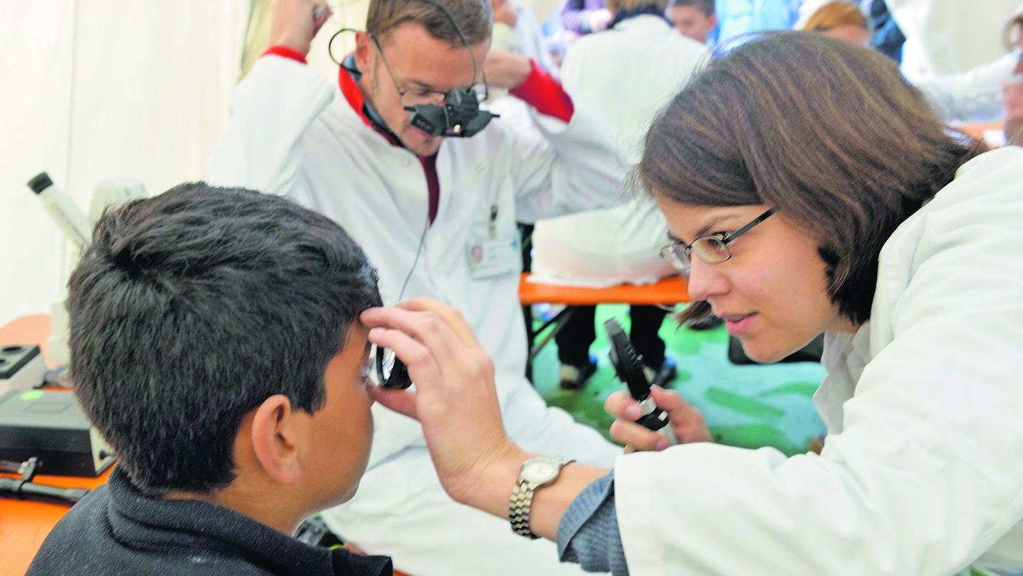 Erlanger Augenärzte untersuchen Flüchtlingskinder