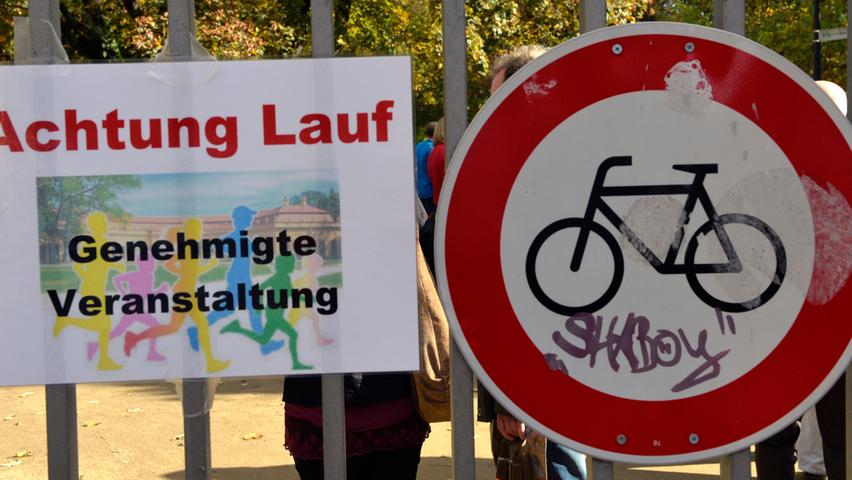 In der Fahrradstadt Erlangen war am Sonntag Laufen angesagt. Wer von der Veranstaltung nichts wusste, wurde spätestens an den Toren zum Schlossgarten belehrt.