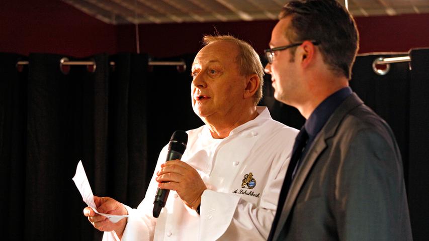 Der Oberbayer ist einer der renommiertesten Köche Deutschlands. In München eröffnete er vor gut zehn Jahren das Restaurant "Schuhbecks in den Südtiroler Stuben", das mit einem Michelin-Stern ausgezeichnet wurde.