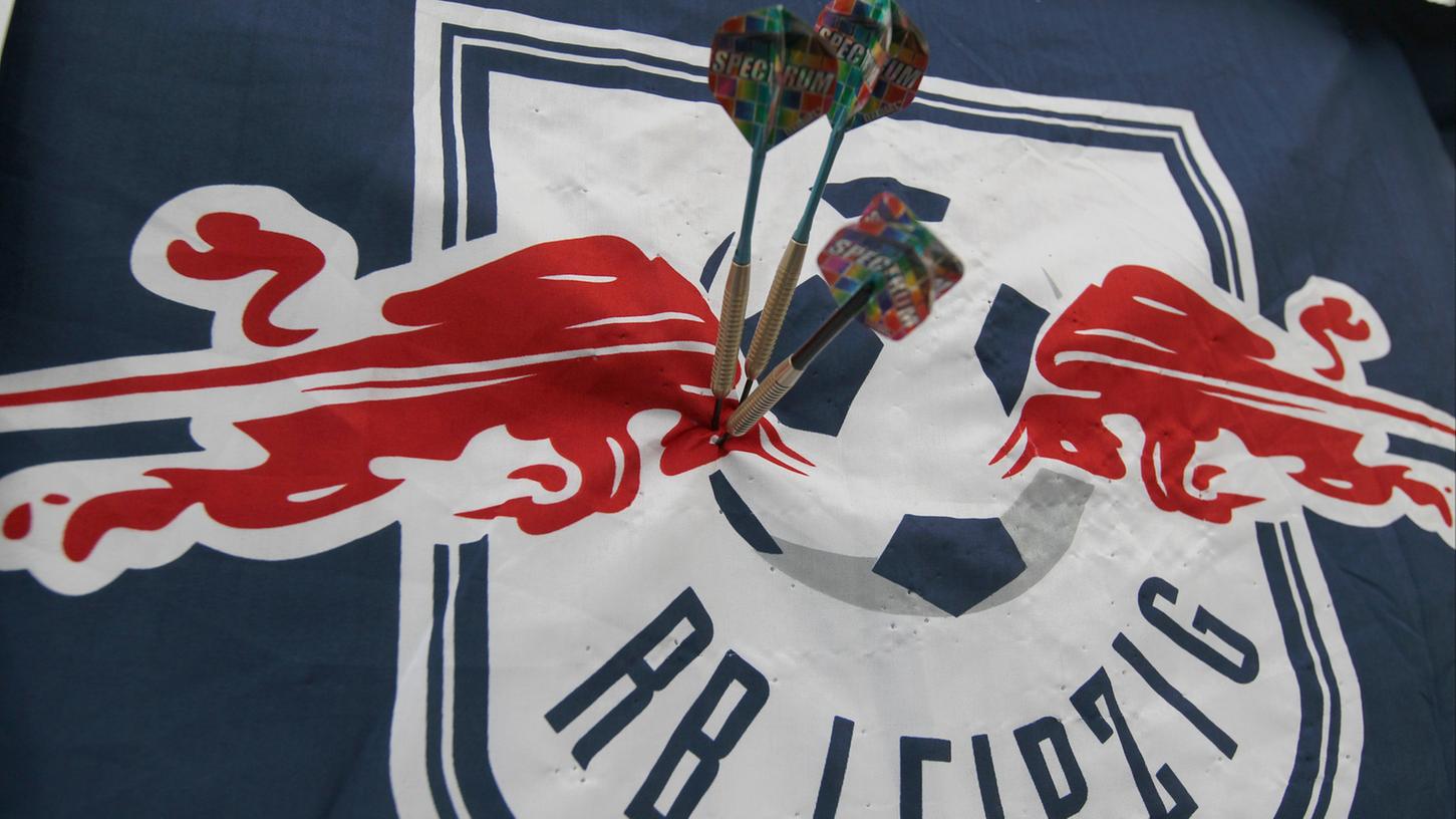 Am Logo unschwer zu erkennen: Hinter dem Zweitligisten RB Leipzig steckt der Konzern Red Bull.