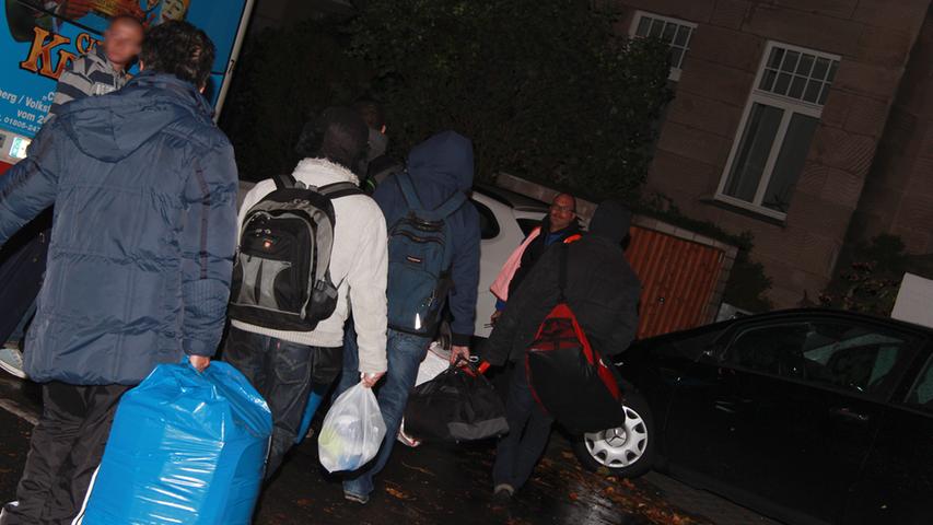 Die Flüchtlinge mussten mitten in der Nacht ihr Hab und Gut zusammenpacken.