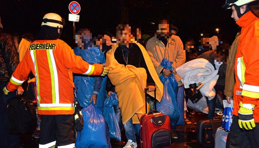 Für die Evakuierung rückten die Feuerwehr Nürnberg, das Rote Kreuz...