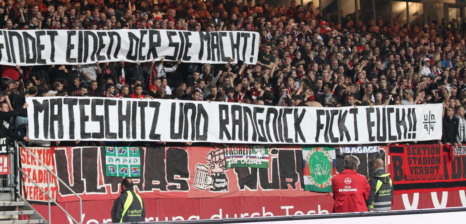 Das wird ein Nachspiel haben: Die Nürnberger Ultras haben mit unangemeldeten Transparenten Ralf Rangnick und Red-Bull-Boss Dietrich Mateschitz beleidigt.