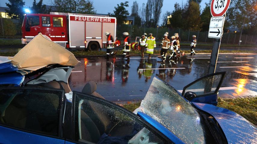 Schwerer Unfall: Autos stießen in Bamberg frontal zusammen