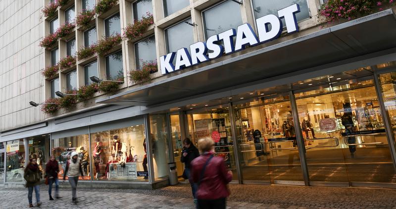 Die Kaufhauskette Karstadt schließt im Zuge ihres Sanierungskonzepts im kommenden Jahr sechs Standorte. Auch in Nürnberg befürchten die Mitarbeiter der Warenhauskette harte Einschnitte.