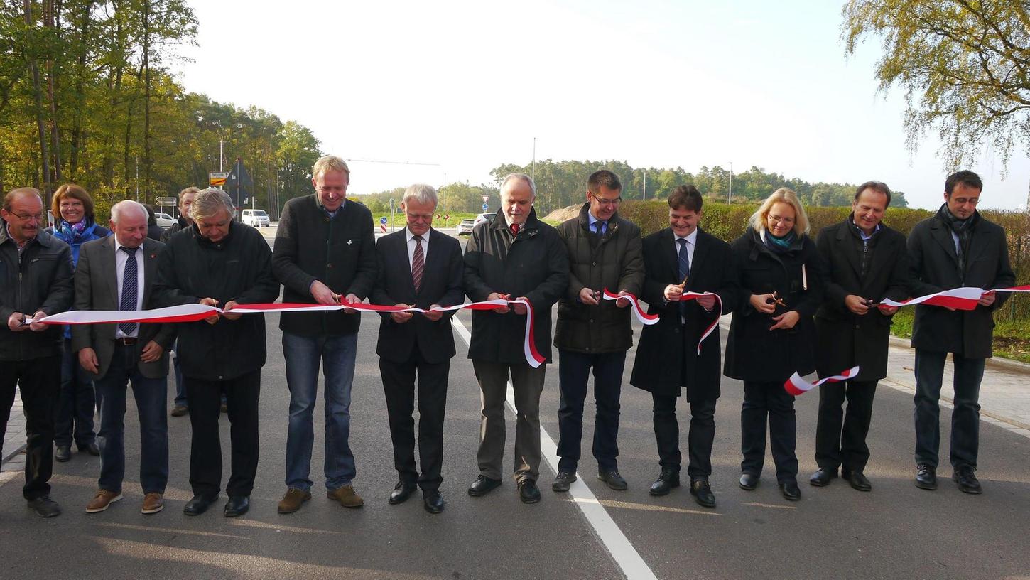 Seit 17. Oktober rollt der Verkehr auf dem neuen Kreisverkehr bei Kleinschwarzenlohe.