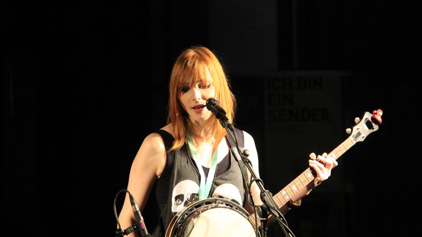 Als eine der ersten Bands traten die Nürnberger Songwriter Nick and June auf.