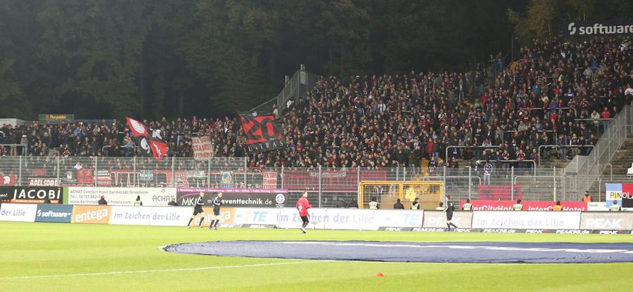 Knapp 2000 Fans sind mit dem 1. FC Nürnberg ans Böllenfalltor gereist, in der Hoffnung einen Auswärtssieg des Club bezeugen zu können.