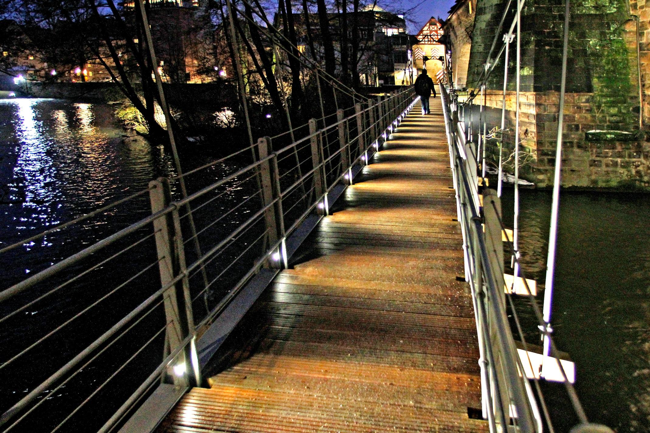 Der Kettensteg bei Nacht