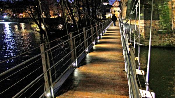 Der Kettensteg bei Nacht