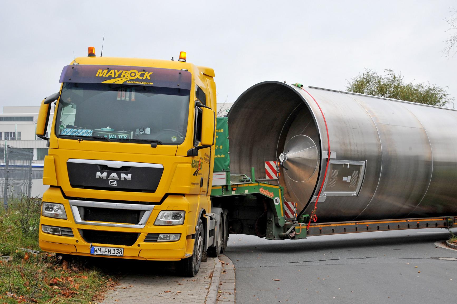 Schwertransporter Blockiert Durchfahrt: Laster Steckte Fest | Nordbayern