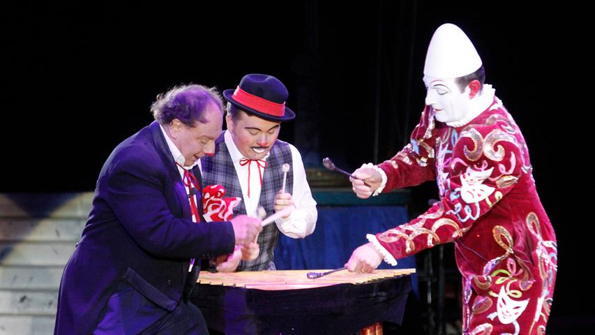 Einige Menschen haben Angst vor Clowns, andere finden sie witzig. Je nachdem kann dieser Programmteil von Circus Krone lustig oder angsteinflößend sein.