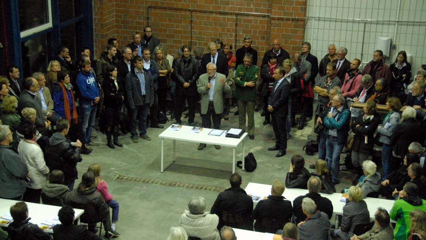 Konrad Eitel vom Helferkreis Herzogenaurach appelliert an die Bürger, mitzuhelfen und Solidarität zu zeigen.