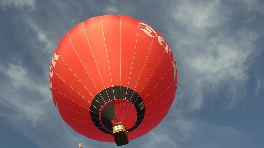 Mit diesem Heißluftballon ging es für Alexander Brock, Redakteur der Nürnberger Nachrichten, hoch in den Nürnberger Himmel.