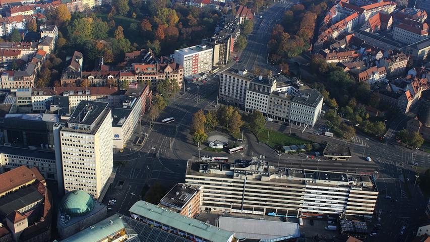 Der Plärrer ist eine der Haupt Dreh- und Angelpunkte in Nürnberg. So sieht das geschäftige Treiben aus der Luft aus. 