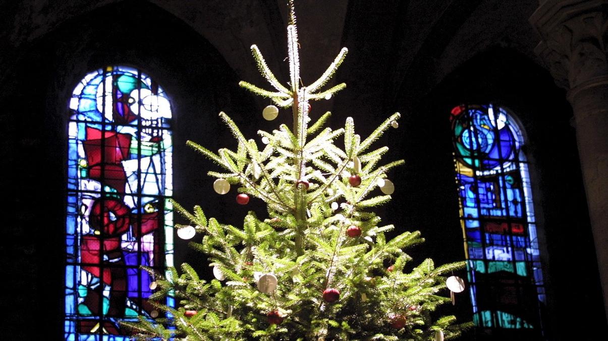 Dem Kampf gegen die Corona-Pandemie fällt nun auch die abendliche Christmette zum Opfer. Gottesdienste müssen so enden, dass die Besucher an Heiligabend vor 21 Uhr zuhause sind.