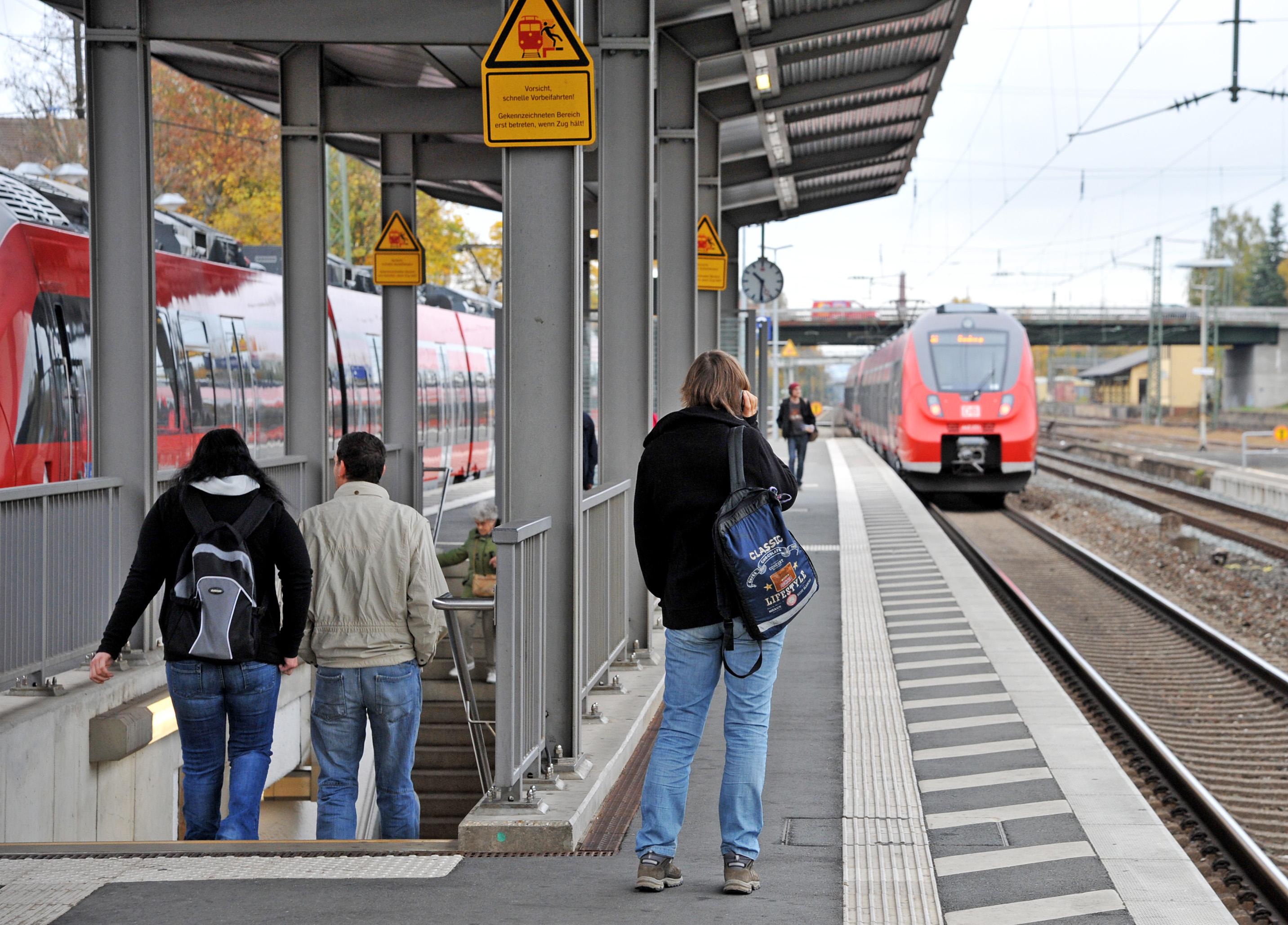 Frau will verlorene EC-Karte zurückgeben - Mann schlägt ihr ins Gesicht