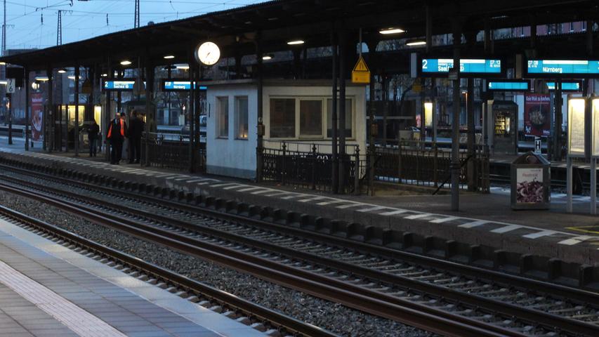 Gleiches Bild in Fürth: Gähnende Leere am Hauptbahnhof.