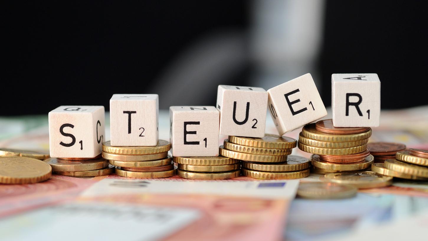 Nordrhein-Westfalen will die von der  Schweiz veröffentlichten Namen möglicher deutscher Steuerbetrüger überprüfen.