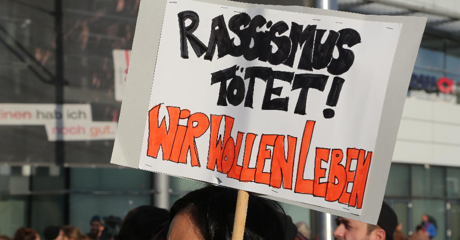 In allen rechtsextremen "Disziplinen“ liegen die Bayern über dem westdeutschen Durchschnitt, in vielen auch über dem ostdeutschen Rechtsextremismus-Niveau.