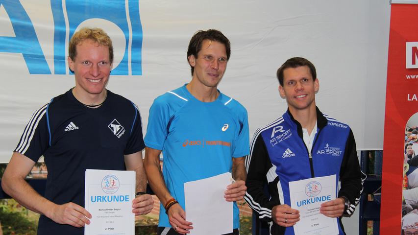 Carsten Stegner (Mitte) gewinnt über die Marathon-Distanz vor Markus-Kristan Siegler auf dem zweiten und Thorsten Siegl (rechts) auf dem dritten Platz.