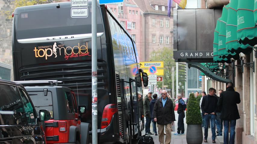 GNTM-Bus in Nürnberg: Zwei Mädchen dürfen zum Casting