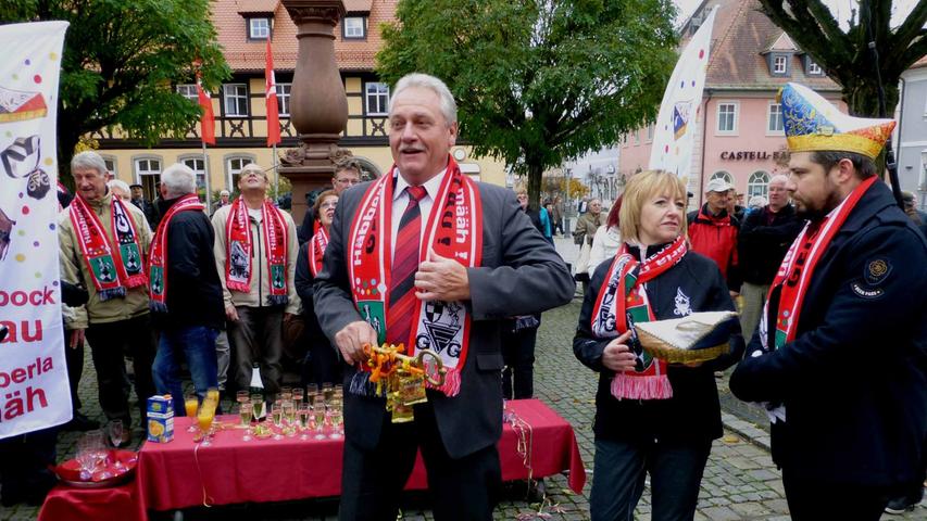 Bürgermeister Klaus Meier würdigt das Wirken der Fastnachtsgesellschaft,...
