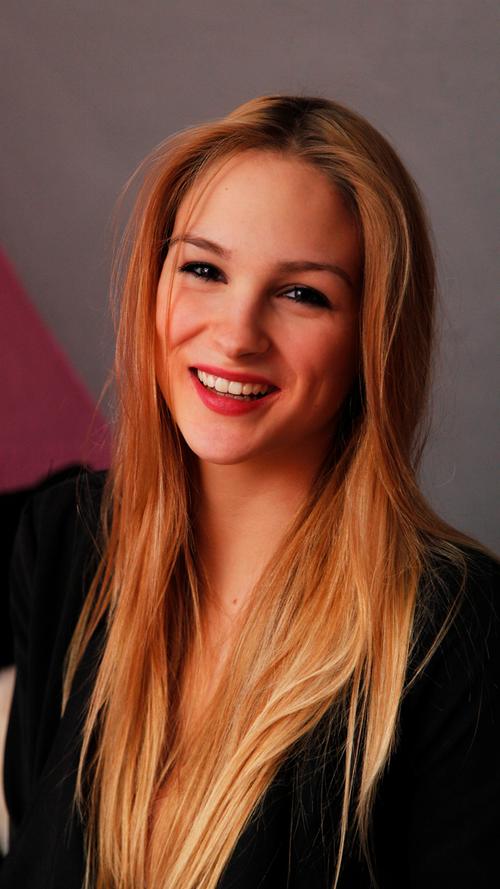Das ist sie: Die Nürnberger Vertretung bei der bekannten Casting-Show "Germany's next Topmodel", die 17-jährige Laura Dünninger. Heidi Klum...