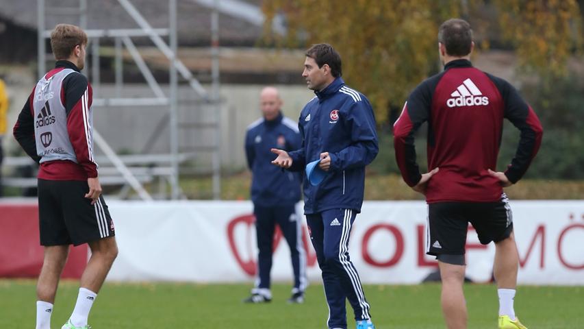 Am Mittwochmittag wurde René Weiler offiziell als neuer Trainer des 1. FC Nürnberg vorgestellt. Im Anschluss ging es für den Schweizer direkt auf den Platz, um das erste Training mit seiner neuen Mannschaft zu leiten. Wir haben die Bilder.