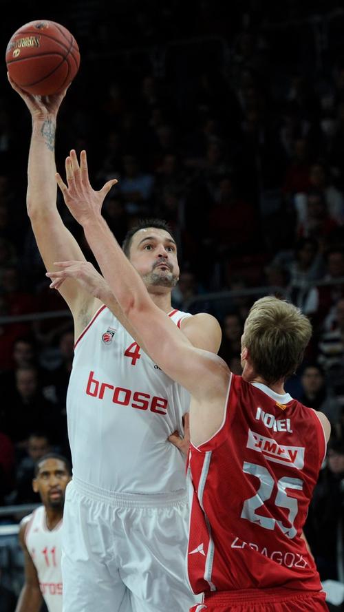 Sieg gegen Saragossa: Duncan glänzt bei den Brose Baskets