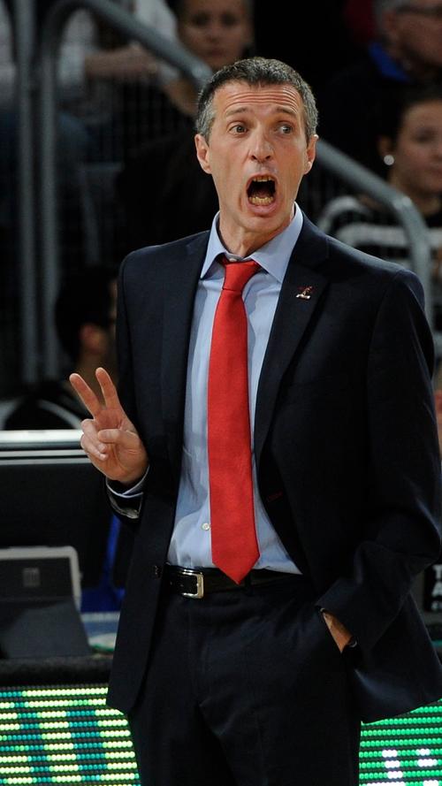 12.11.2014 --- Basketball --- Saison 2014 2015 --- Eurocup : Brose Baskets  Bamberg - CAI Saragossa --- Foto: Sport-/Pressefoto Wolfgang Zink / HMI ---  ..Joaquin Ruiz (Headcoach CAI Saragossa)