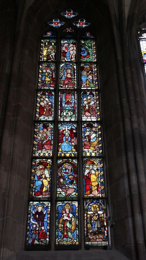 Die Fenster in der ausgebrannten Innenstadt-Kirche St. Martha zählen zu den bedeutensten Kunstschätzen Nürnbergs.