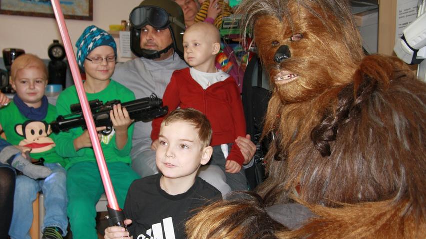 Star Wars Fans besuchen Cnopf'sche Kinderklinik