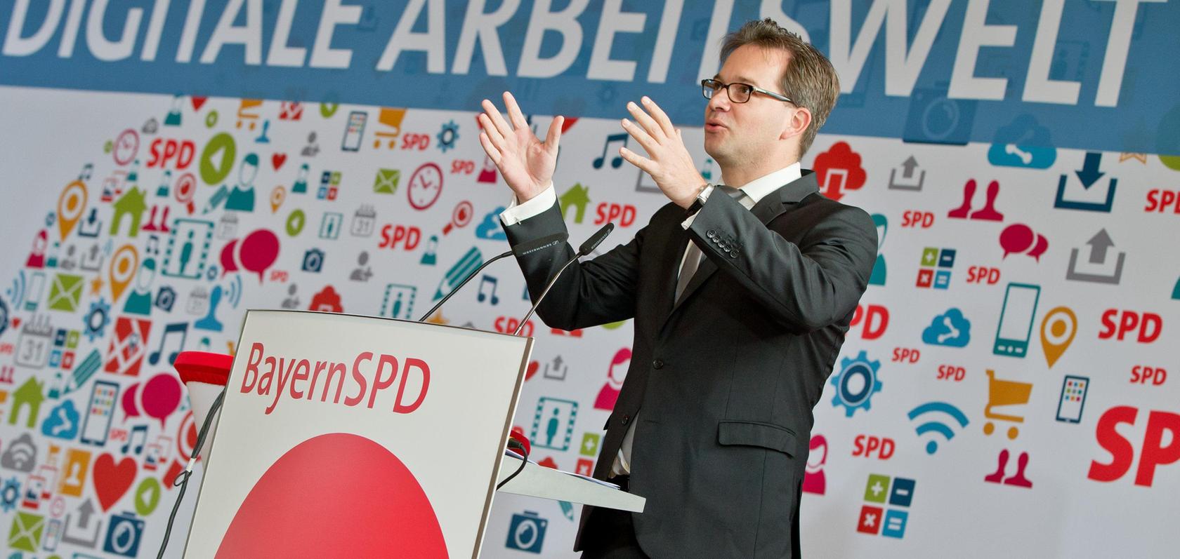 Der Vorsitzende der SPD in Bayern, Florian Pronold, bei seiner Ansprache auf dem Parteitag in Ansbach.