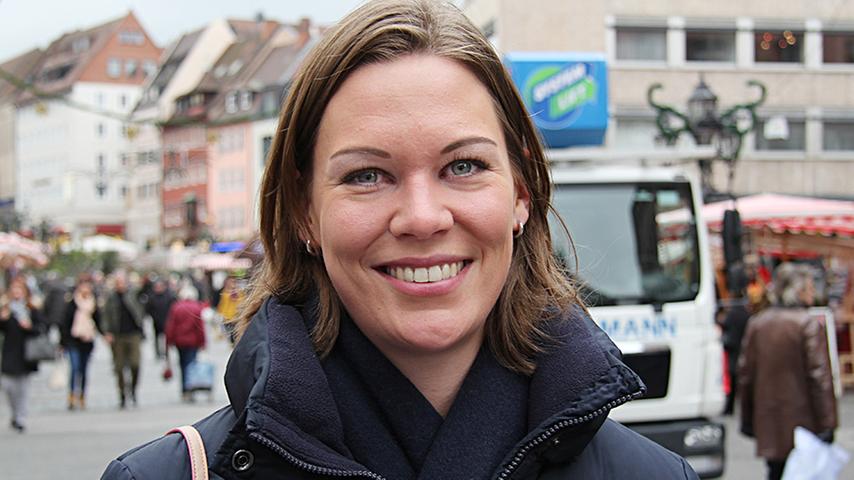 Die niederländische Gruppenführerin Marjolein Van Wermeskerken (28) kann nicht wirklich verstehen, dass manchen Nürnbergern die Läden bis 20 Uhr noch nicht lange genug offen sind: "In Holland schließen die Geschäfte auf dem Land schon um 18 Uhr. Da ist das auch okay."