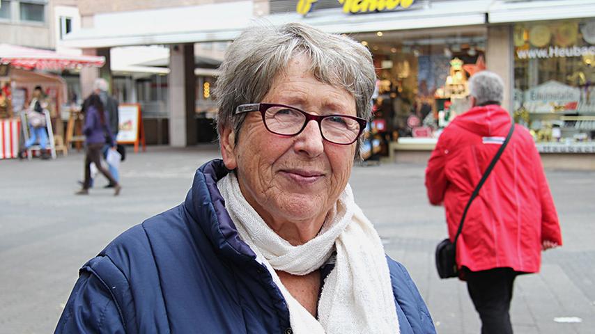 Ingrid Groß (72) war selbst im Einzelhandel tätig und weiß: "Wenn die Öffnungszeiten noch weiter verlängert werden, dann passiert das auf Kosten der Familien der Angestellten. Dann sind die Leute noch weniger zuhause."