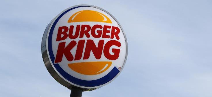 Burger King will in Deutschland ausbauen: Der Hauptkonkurrent von McDonalds's hat sich nun mit der Station Food GmbH zusammengetan - die wiederum auch mit der Deutschen Bahn kooperieren.