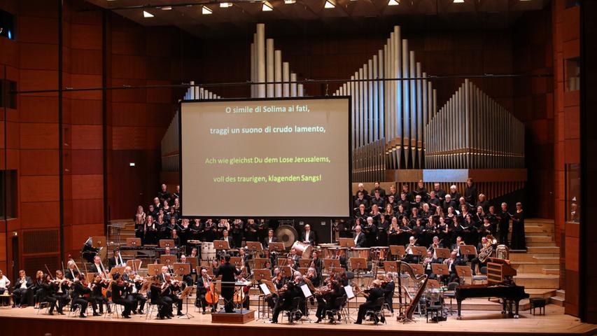 Orchester und Chor musizierten gemeinsam für das Publikum bei "Sport trifft Klassik - Pokal der Nationen".