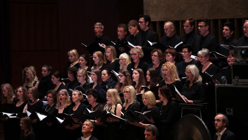 Mit den heimlichen Nationalhymnen warf auch der Junge Chor "voices of spirit" der Kantorei Schwarzenbruck einen Rückblick auf das Sportjahr 2014.