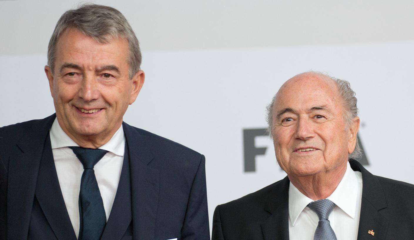 Gespanntes Verhältnis: Laut Wolfgang Niersbach (links) überlegt die UEFA einen Gegenkandidaten für Joseph Blatter ins Rennen zu schicken.
