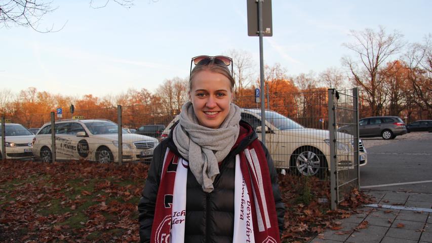 Für Sophia Kraus (18) war das Spiel des 1. FC Nürnberg gegen Ingolstadt eine Zitterpartie. "Nach dem 2:1 wurde es dann nochmal richtig spannend. Die Mannschaft ist aber endlich wieder als eine Einheit aufgetreten. Die Kommunikation zwischen den Spielern hat sich eindeutig verbessert," sagt sie.