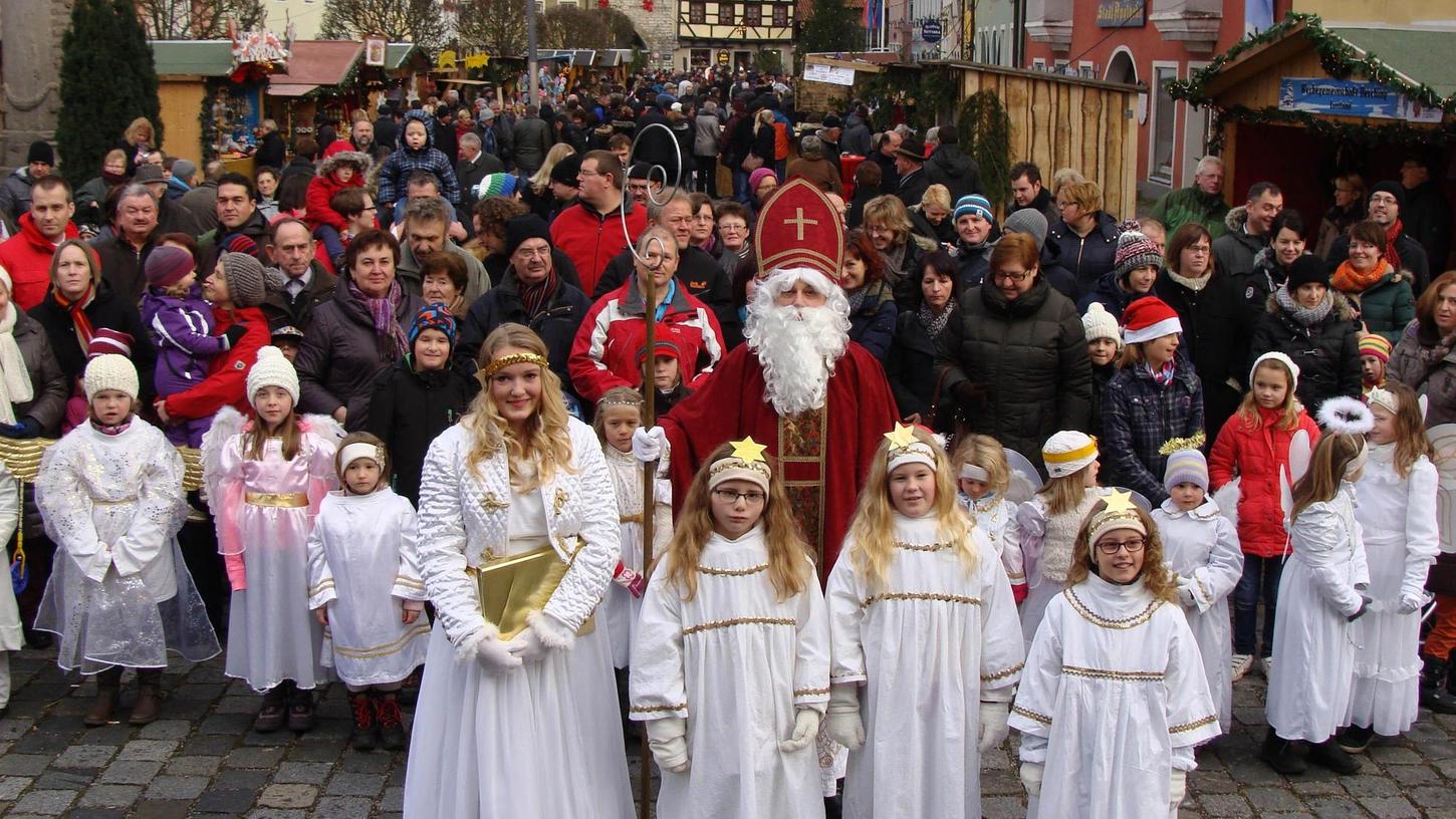 Christkind eröffnet weihnachtliche Budenstadt
