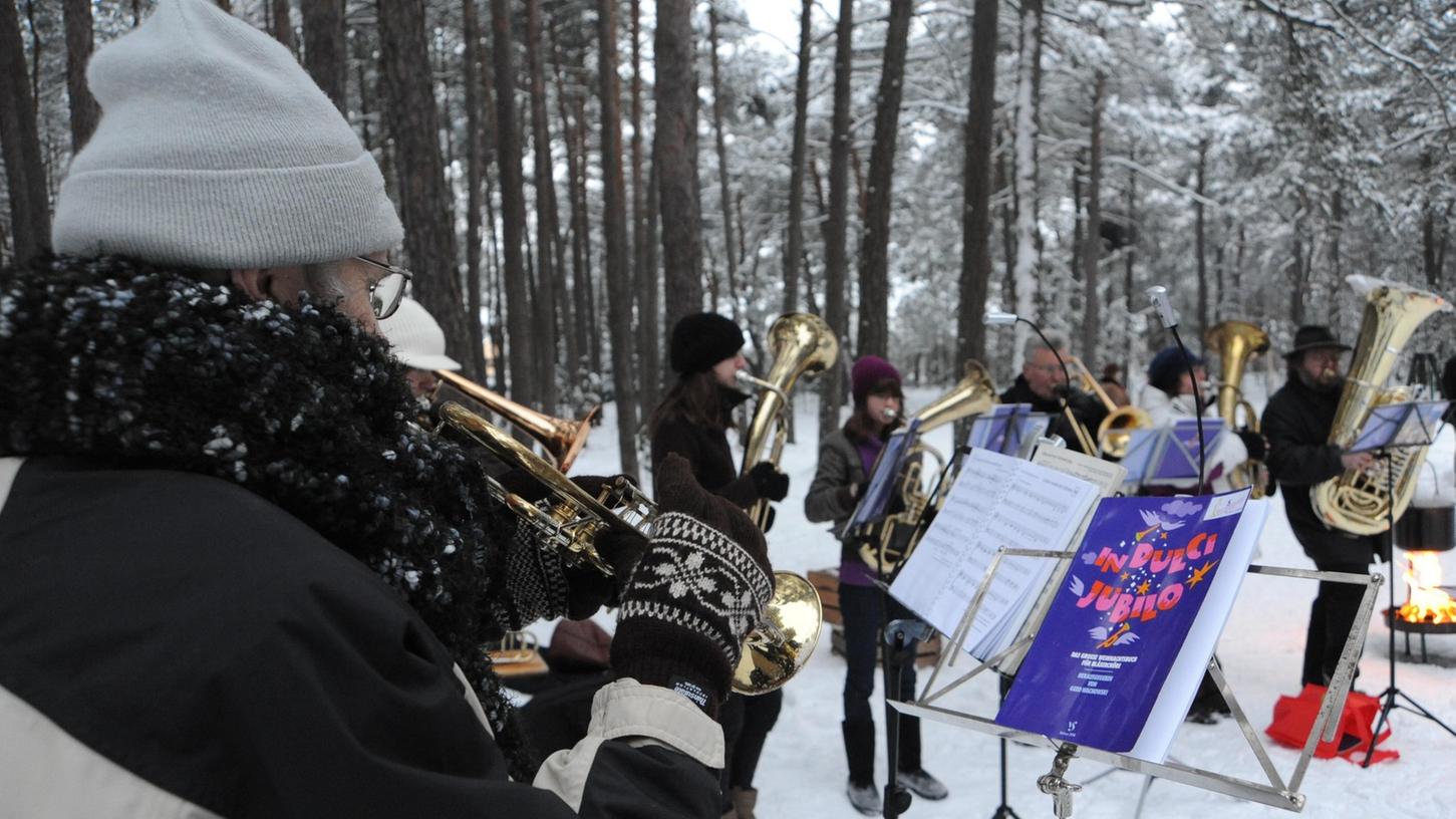 Wie hier bei einer Waldweihnacht in Neumarkt (Archivfoto), gehört auch in Deining die Musik unbedingt dazu.