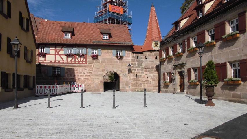 Der Kirchplatz wurde 2014 einer gründlichen Sanierung unterzogen.