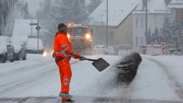 Je nach Witterung kostet der Nürnberger Winterdienst zwischen 3,5 und 12 Millionen Euro. Nach dem Winter müssen auch Schlaglöcher repariert werden - für rund 250.000 Euro.