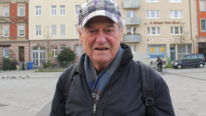 Helmut Hager beschreibt sich selbst als "alter Aufseßianer". Seit 35 Jahren wohnt er schon am Aufseßplatz und fühlt sich nicht unsicher. "Ich wohne gerne hier, es ist eine bunte Mischung an Menschen, viele Migranten leben in der Nachbarschaft. Mir gefällt das."