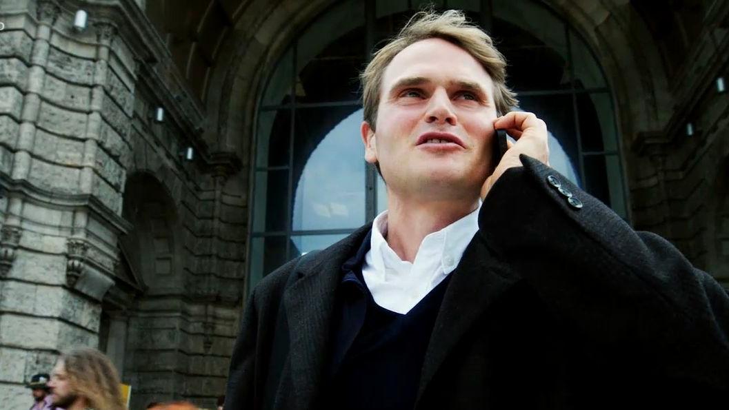 Schausieler Fabian Hinrichs ermittelt als Hauptkommissar Felix Voss. Der erste Franken-Tatort wird am 12. April 2015 in der ARD ausgestrahlt. Schausieler Fabian Hinrichs ermittelt als Hauptkommissar Felix Voss. Der erste Franken-Tatort wird am 12. April 2015 in der ARD ausgestrahlt.