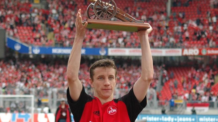 Seine Spürnase bescherte Marek Mintal 2005 sogar die Torjägerkanone der 1. Bundesliga. Das slowakische "Phantom" erzielte wettbewerbsübergreifend 75 Treffer für seine große sportliche Liebe, der er auch nach seiner aktiven Karriere erhalten blieb.